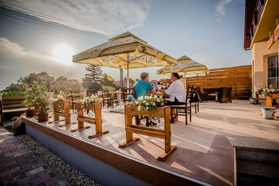 Vulcano Vendeghaz Hotel Mesteri Exterior photo